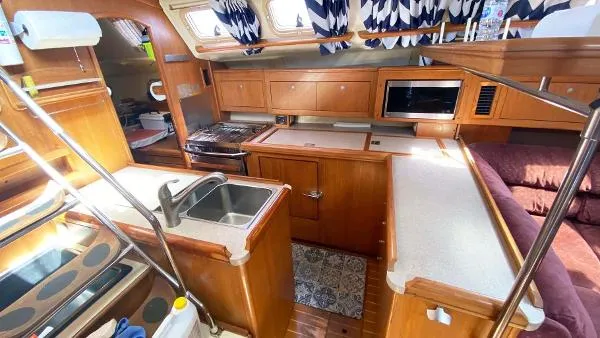 Slide: The Image of Hunter 460 Sloop 2001 - 7