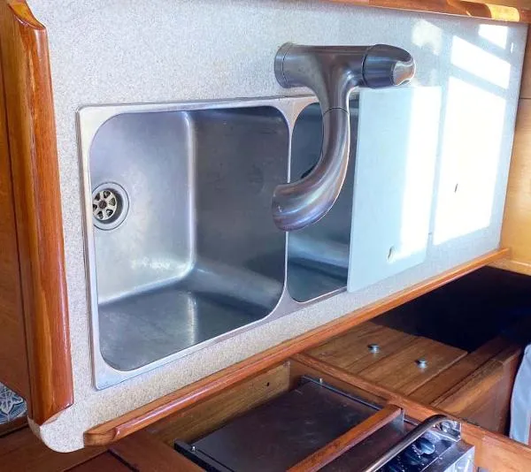 Slide: The Image of Hunter 460 Sloop 2001 - 8