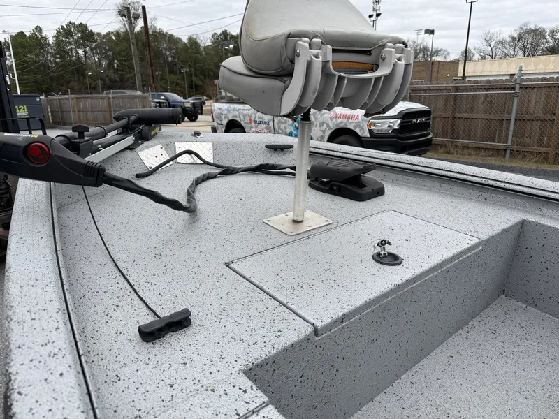 Slide: The Image of Xpress Xplorer Bass Series 170 2019 - 9