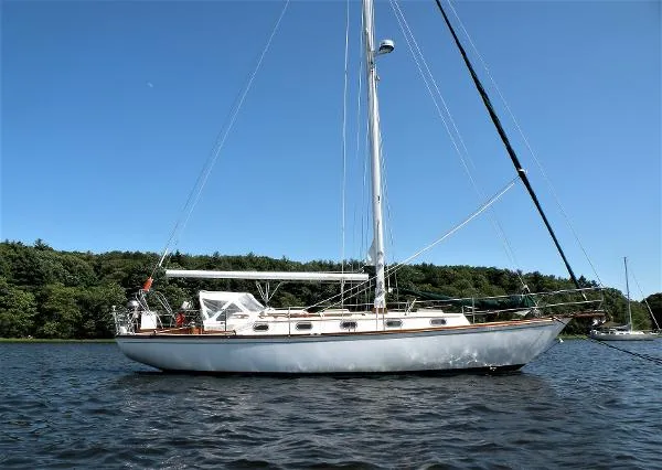Slide: The Image of Cape Dory 36 1983 - 9