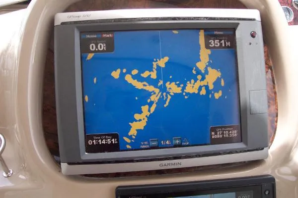 Slide: The Image of Sea Ray 380 Sundancer 1999 - 8