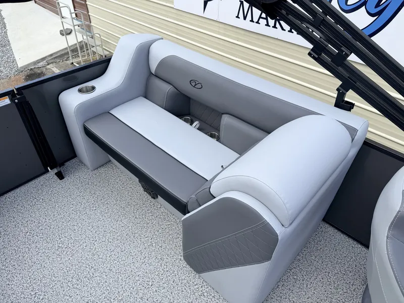 Slide: The Image of Veranda Vista View Series 22RC 2026 - 10