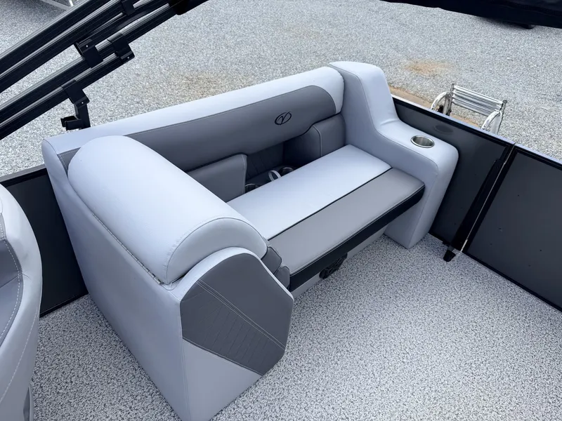 Slide: The Image of Veranda Vista View Series 22RC 2026 - 9