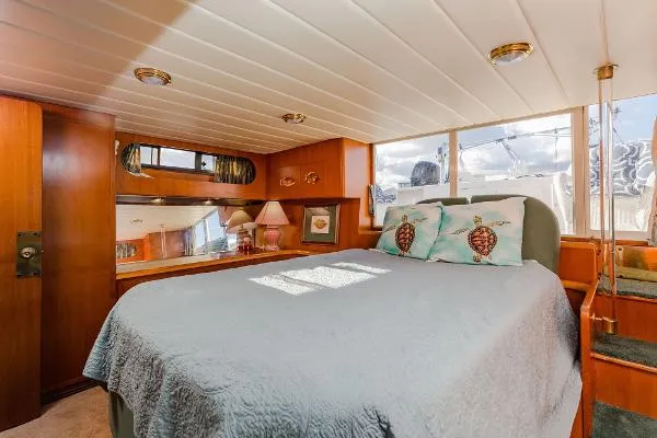 Slide: The Image of President 55 Motor Yacht 1995 - 4