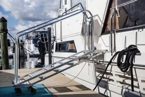 Slide: The Image of President 55 Motor Yacht 1995 - 8