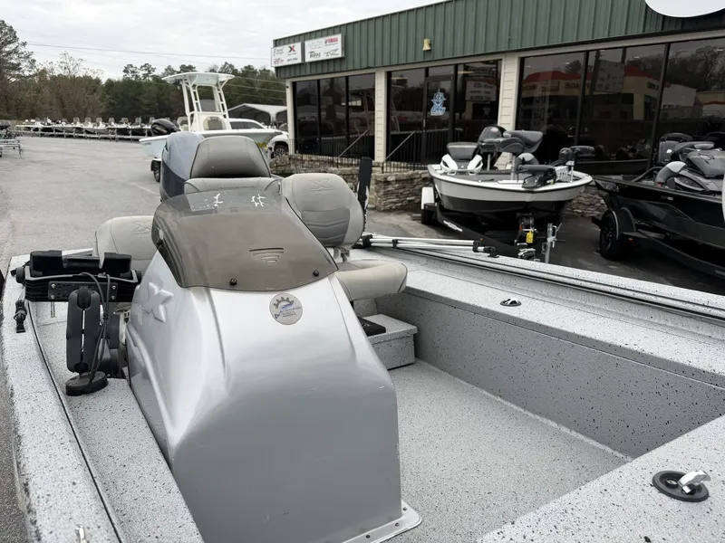 Slide: The Image of Xpress Xplorer Bass Series 170 2019 - 6