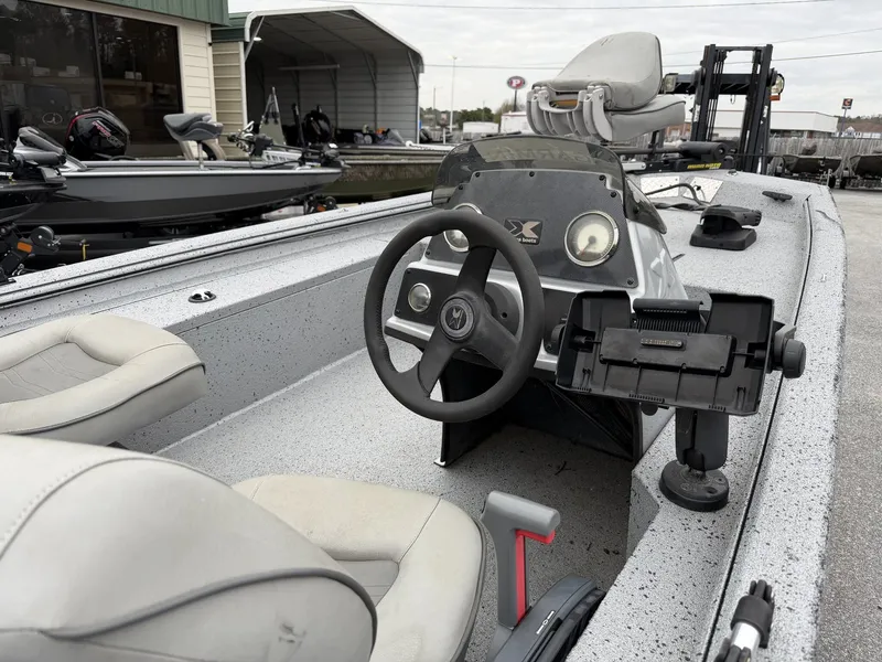 Slide: The Image of Xpress Xplorer Bass Series 170 2019 - 7