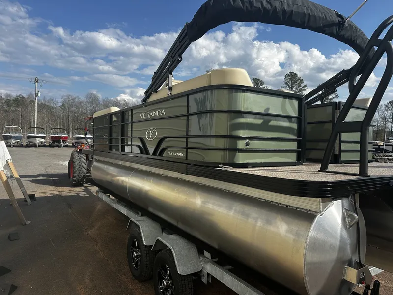 Slide: The Image of Veranda Vista View Series 20RC 2026 - 3