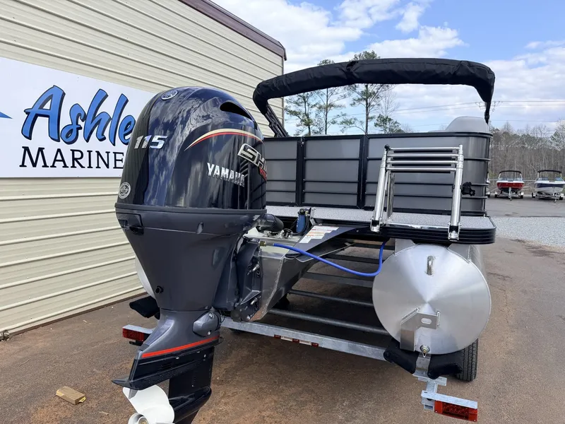 Slide: The Image of Veranda Vista View Series 22RC 2026 - 4