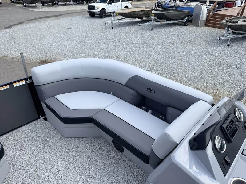 Slide: The Image of Veranda Vista View Series 22RC 2026 - 5