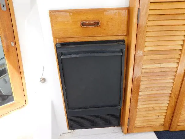 Slide: The Image of Camargue 42 Sundeck 1990 - 7