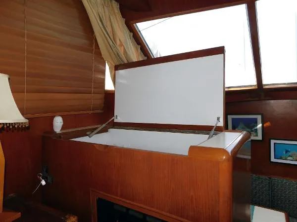 Slide: The Image of Camargue 42 Sundeck 1990 - 8
