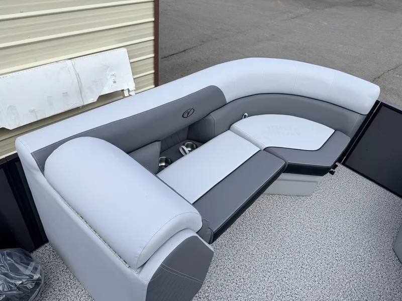 Slide: The Image of Veranda Vista View Series 22RC 2026 - 13