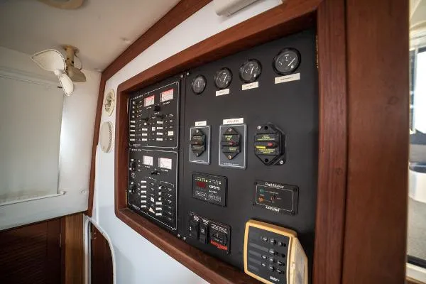 Slide: The Image of Endeavour 38 Trawlercat 2004 - 7