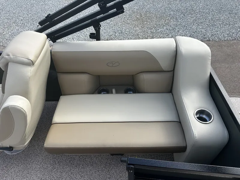 Slide: The Image of Veranda Vista View Series 20RC-BITOON-115HP 2026 - 7