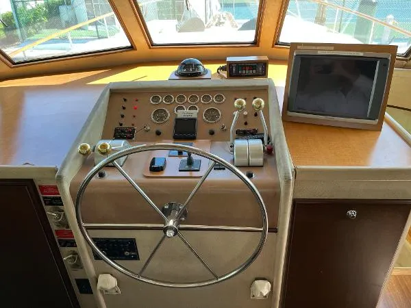 Slide: The Image of Hatteras Cockpit Motor Yacht 1987 - 7
