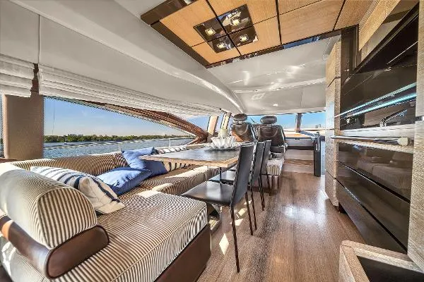 Slide: The Image of Azimut Flybridge 70 2011 - 8