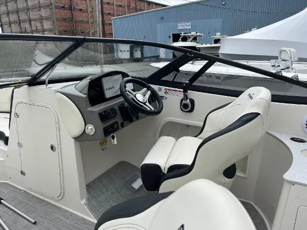 Slide: The Image of Stingray 230 SX 2020 - 10