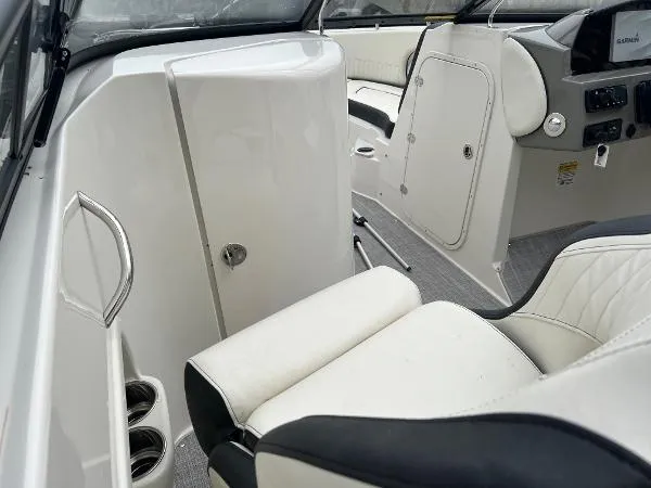 Slide: The Image of Stingray 230 SX 2020 - 11
