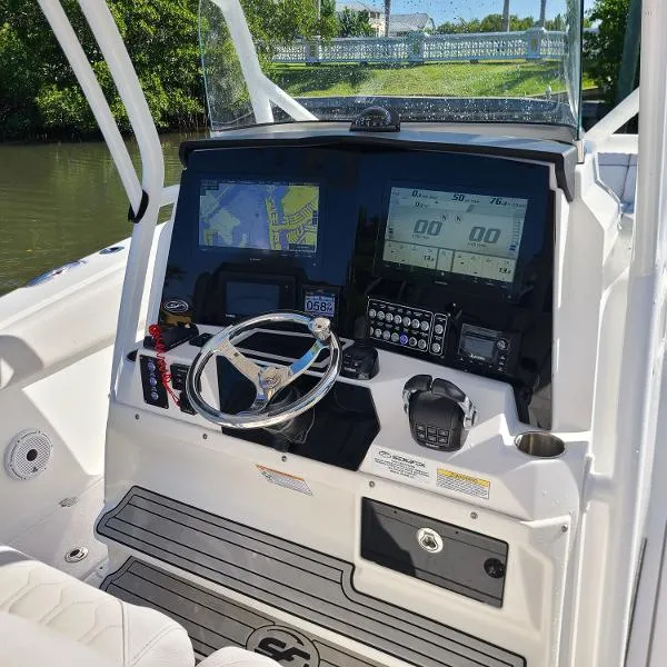 Slide: The Image of Sea Fox 328 Commander 2021 - 11