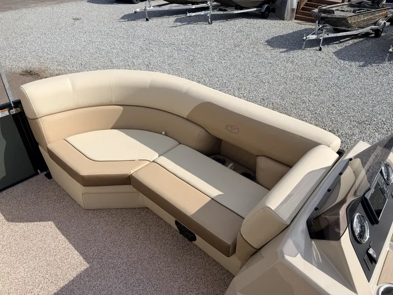 Slide: The Image of Veranda Vista View Series 22RC-BITOON-115HP 2026 - 6