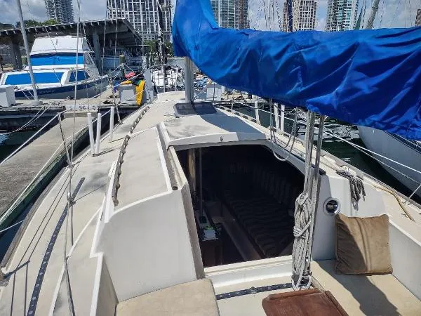 Slide: The Image of O'Day Sloop 1979 - 5
