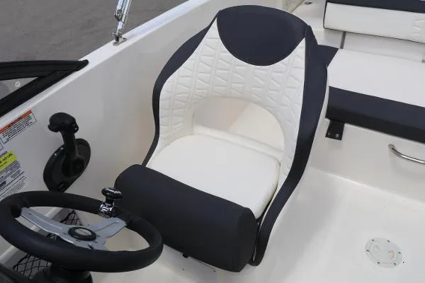 Slide: The Image of Bayliner VR5 2021 - 3