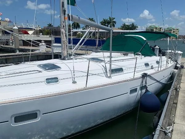 Slide: The Image of Beneteau 411 2000 - 5