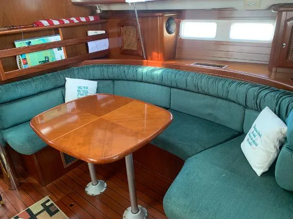 Slide: The Image of Beneteau 411 2000 - 8