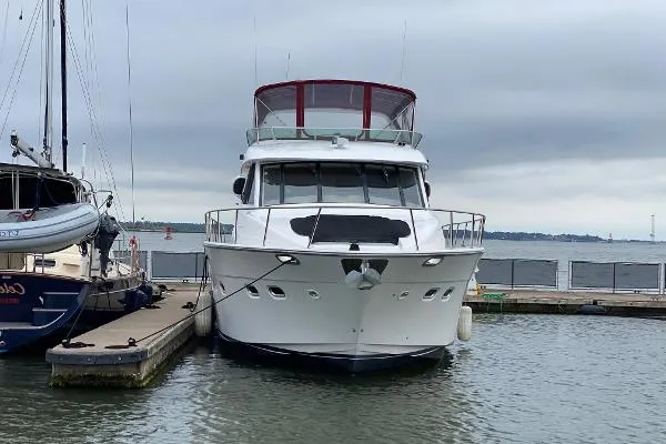 Slide: The Image of Bayliner 5788 Pilot House Motoryacht 1999 - 1
