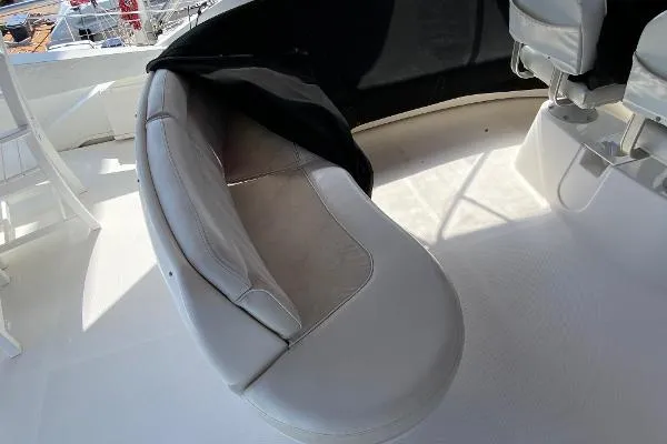 Slide: The Image of Bayliner 5788 Pilot House Motoryacht 1999 - 10