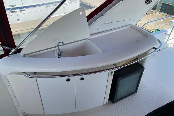 Slide: The Image of Bayliner 5788 Pilot House Motoryacht 1999 - 5