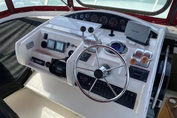 Slide: The Image of Bayliner 5788 Pilot House Motoryacht 1999 - 6