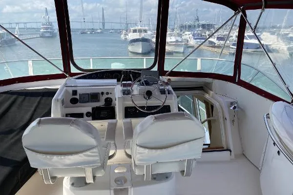 Slide: The Image of Bayliner 5788 Pilot House Motoryacht 1999 - 8