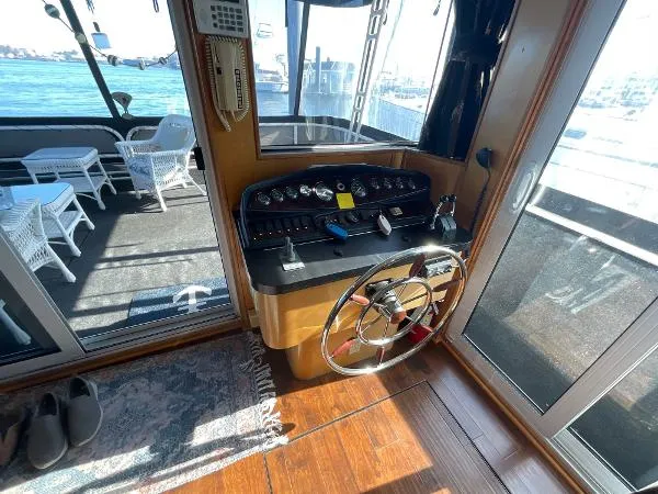 Slide: The Image of Sumerset 75 Luxury Houseboat 2002 - 10