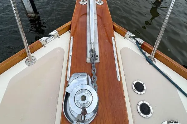 Slide: The Image of Hinckley Yachts Talaria 1998 - 8