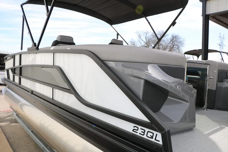 Slide: The Image of Evotti 723 QL Tri Toon 2026 pontoon boat, modern design. - 10