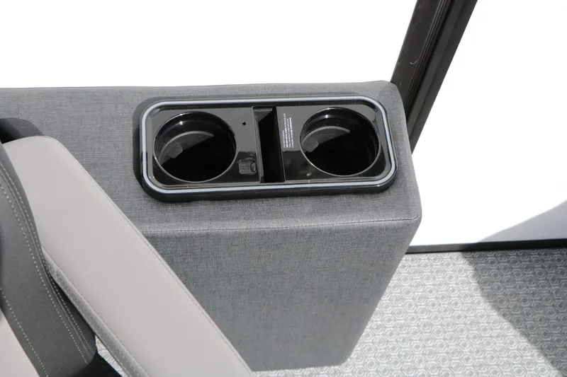 Slide: The Image of Evotti 723 QL Tri Toon 2026 cup holder on gray upholstery. - 47