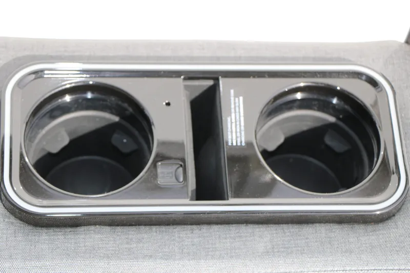 Slide: The Image of Evotti 723 QL Tri Toon 2026 cup holder detail view. - 48