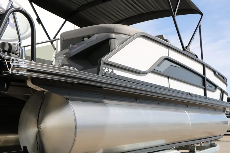 Slide: The Image of Evotti 723 QL Tri Toon 2026 - 69