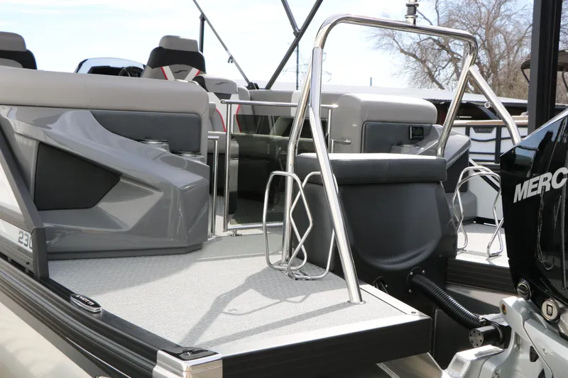 Slide: The Image of Evotti 723 QL Tri Toon 2026 with Mercury engine, interior view. - 8