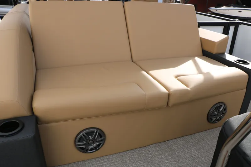 Slide: The Image of Beige seating on Evotti 523 CS Tri Toon 2026. - 29