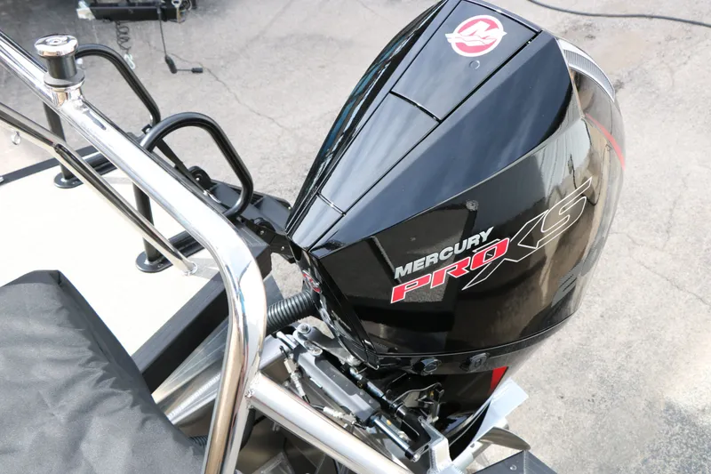 Slide: The Image of Mercury Pro XS engine on Evotti 523 CS Tri Toon 2026. - 33