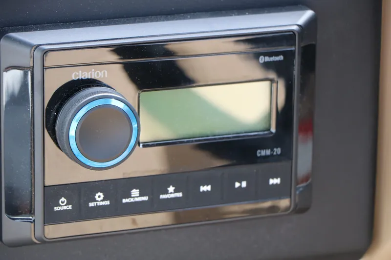 Slide: The Image of Clarion CMM-20 Bluetooth receiver in Evotti 523 CS Tri Toon 2026. - 39