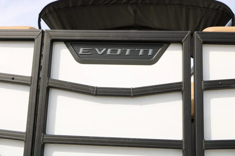 Slide: The Image of Evotti 523 CS Tri Toon 2026 boat rear view. - 44