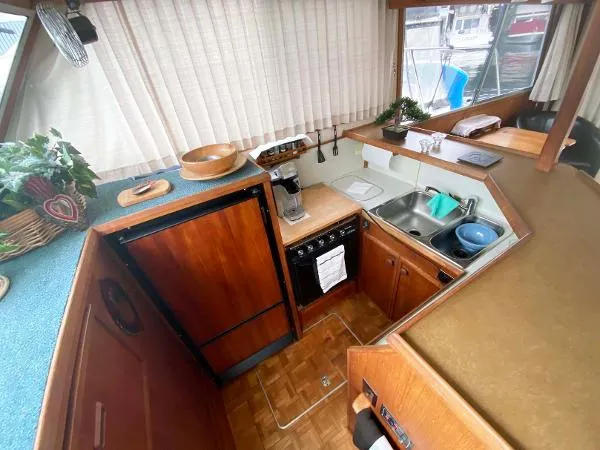 Slide: The Image of Uniflite Coastal Cruiser 1981 - 4