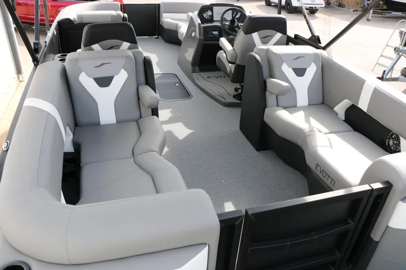 Slide: The Image of Interior of 2026 Evotti 521 QL Tri Toon with luxurious seating. - 30