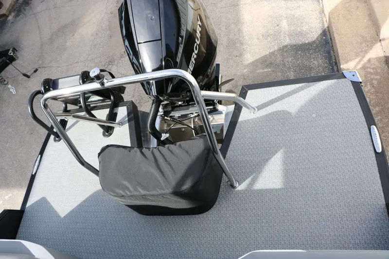 Slide: The Image of Evotti 521 QL Tri Toon 2026 with Mercury engine, rear view. - 33