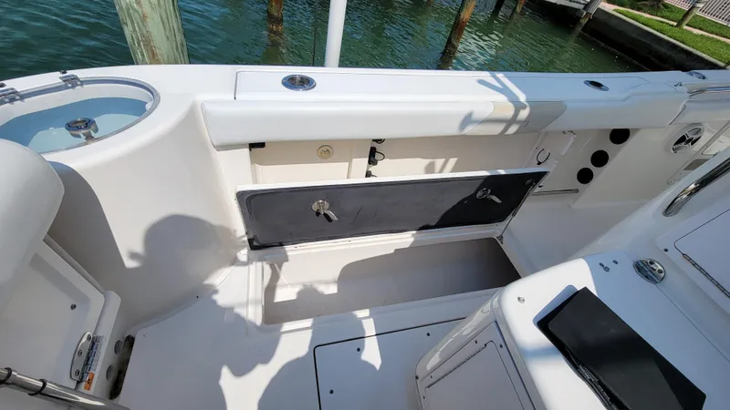 Slide: The Image of Robalo R300 Center Console 2015 - 10