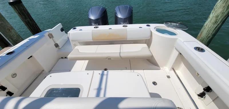 Slide: The Image of Robalo R300 Center Console 2015 - 9
